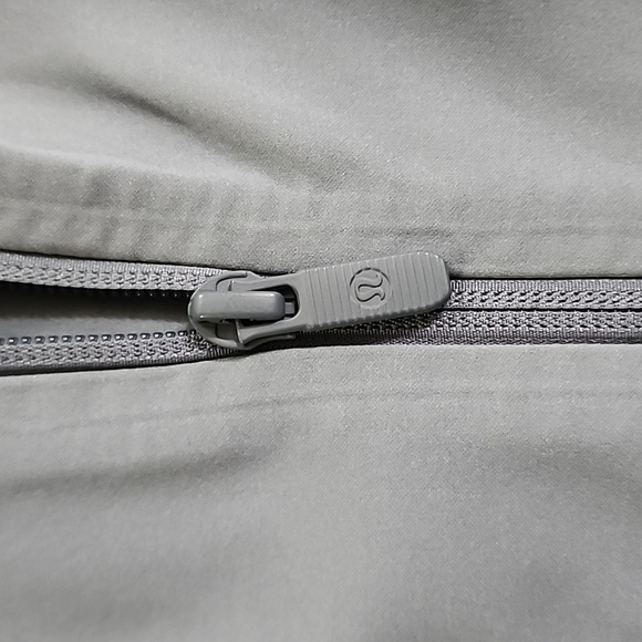 Lululemon Shaped Jacket Expression in Sterling EUC - Picture 8 of 11
